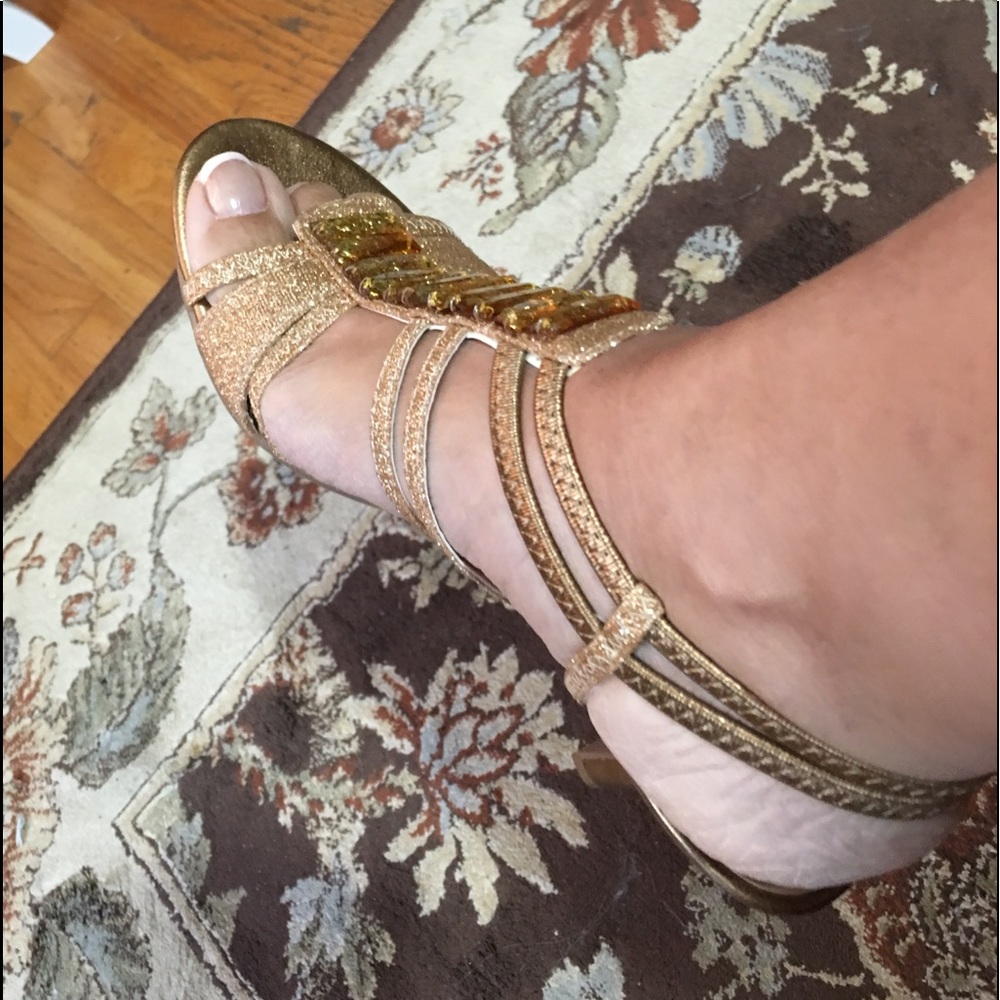 Like new Gold strappy shoes - Picture 2 of 8